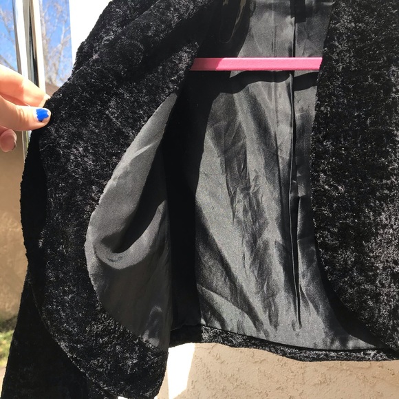 Black Velvet Shall - Picture 5 of 8